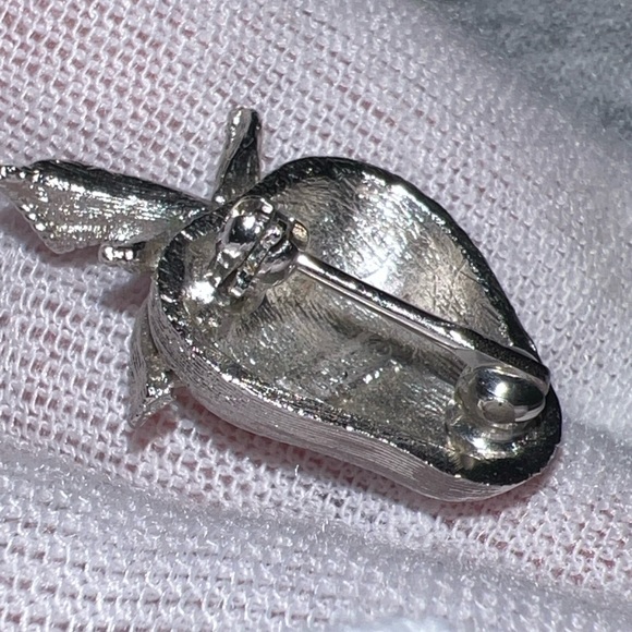 Vintage Miniature 1" Trifari Brushed Silver Plated Strawberry Pin Brooch - Picture 8 of 16